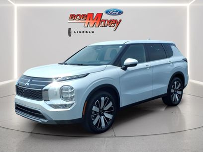 Used 2025 Mitsubishi Outlander SE