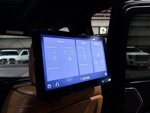 Used 2021 Cadillac Escalade ESV Premium Luxury w/ LPO, Illumination Package AWD/4WD image 30