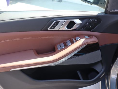 Used 2025 BMW X7 xDrive40i w/ Premium Package image 14