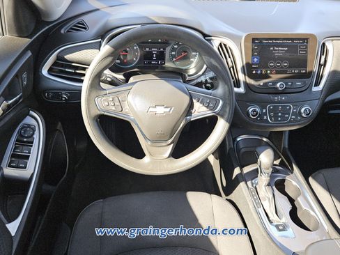 Used 2025 Chevrolet Malibu LT FWD image 12