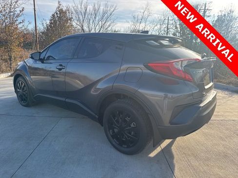 Used 2021 Toyota C-HR LE image 5