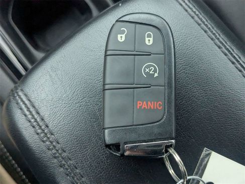 Used 2025 Jeep Compass Limited image 33