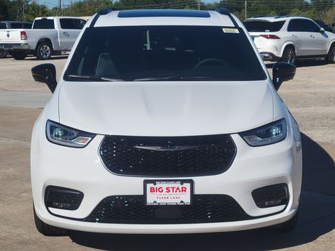 New 2026 Chrysler Pacifica Limited w/ S Appearance Package image 7