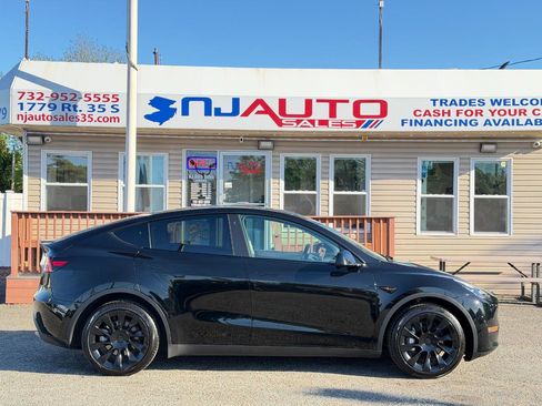 Used 2021 Tesla Model Y Long Range AWD/4WD image 3