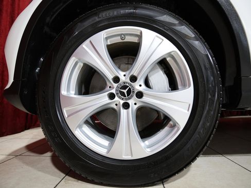 Used 2018 Mercedes-Benz GLC 300 4MATIC image 7