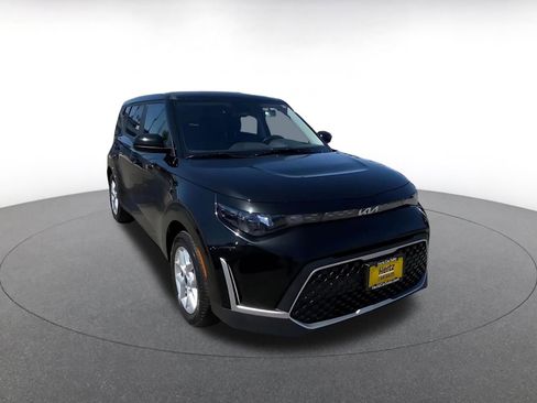 Used 2025 Kia Soul LX w/ LX Technology Package image 3