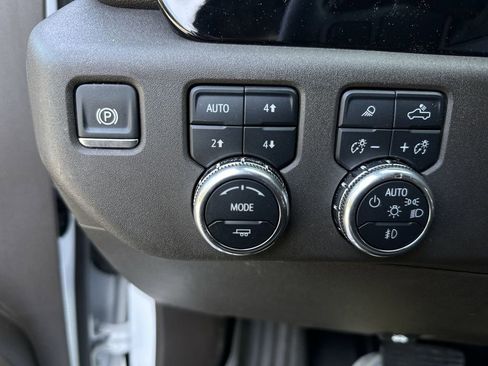 Used 2024 GMC Sierra 3500 SLT w/ SLT Premium Package image 24