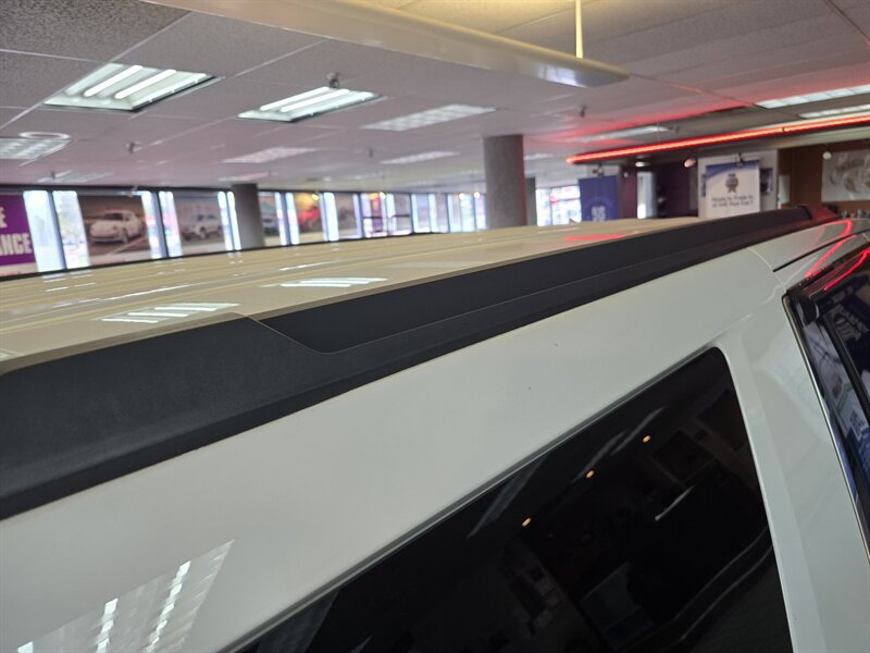 Used 2017 GMC Yukon SLT w/ Premium Edition AWD/4WD image 45