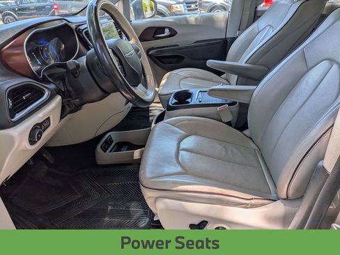 Used 2017 Chrysler Pacifica Limited FWD image 15