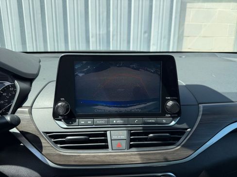 Used 2025 Nissan Altima 2.5 SV image 23