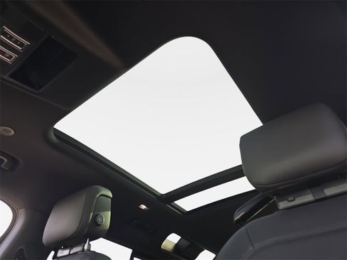 New 2026 Land Rover Defender 110 X-Dynamic SE image 30