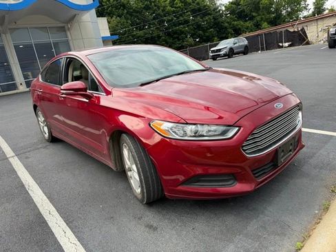 Used 2015 Ford Fusion SE FWD image 2