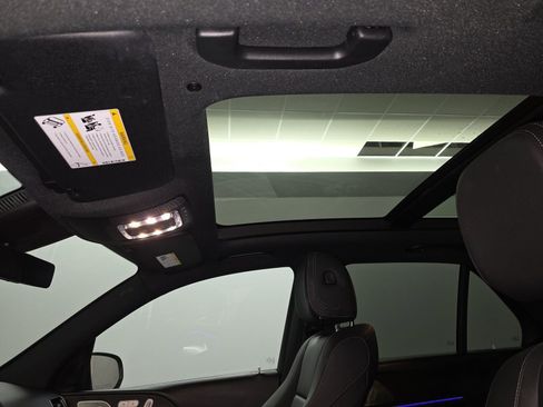 Used 2022 Mercedes-Benz GLE 350 w/ Premium Package image 3