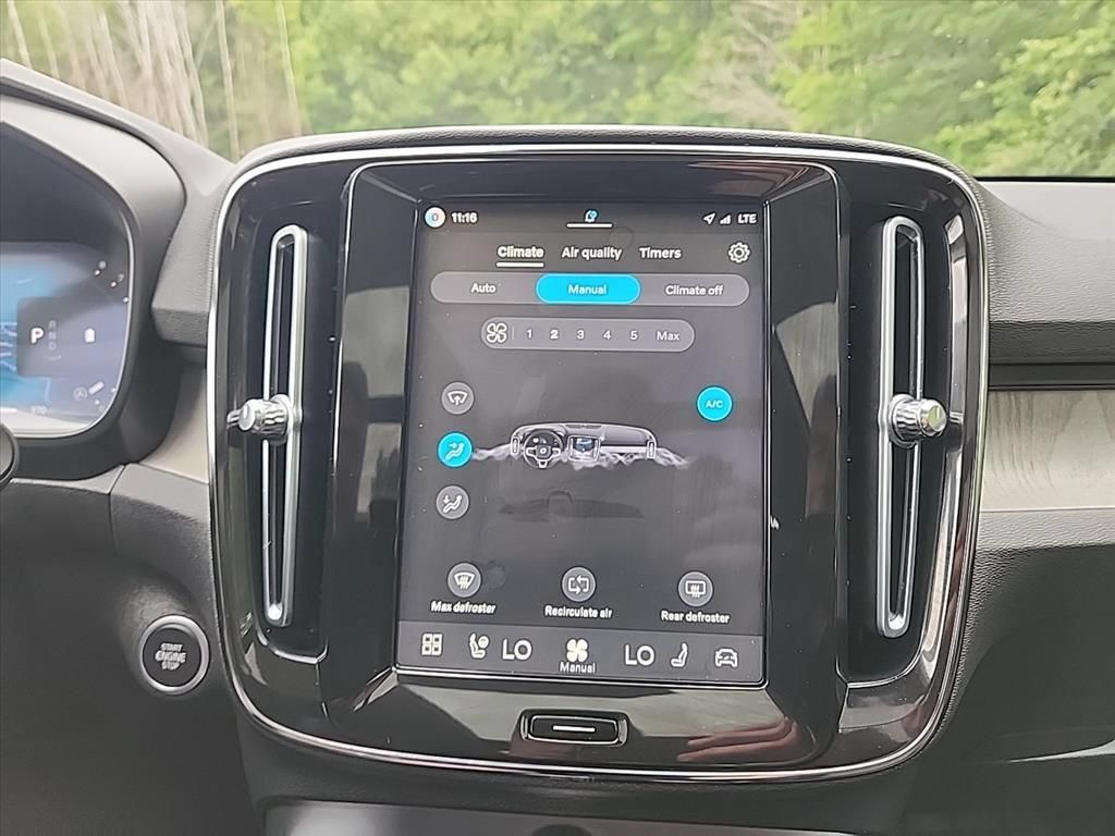 Certified 2026 Volvo XC40 B5 Plus AWD/4WD image 21