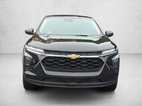 Used 2024 Chevrolet Trax LS image 2