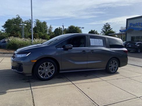 Used 2025 Honda Odyssey Touring image 6
