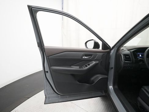 Certified 2023 Nissan Rogue SV w/ SV Premium B Package image 28