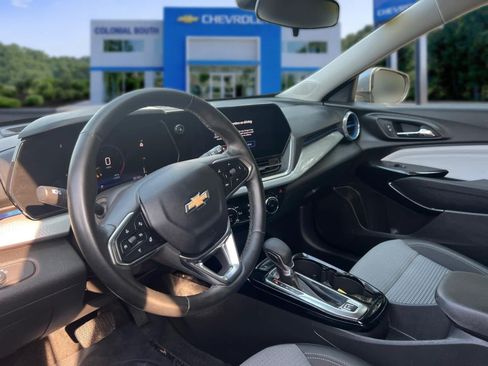 Certified 2025 Chevrolet Trax LT w/ Driver Confidence Package FWD image 14
