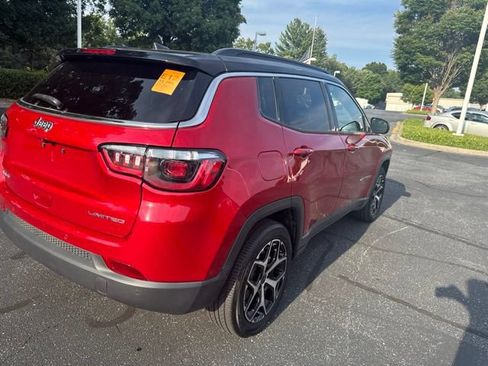 Used 2025 Jeep Compass Limited AWD/4WD image 4