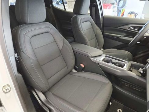 New 2026 Chevrolet Equinox EV LT image 12