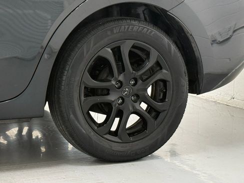 Used 2017 Toyota Yaris iA image 10