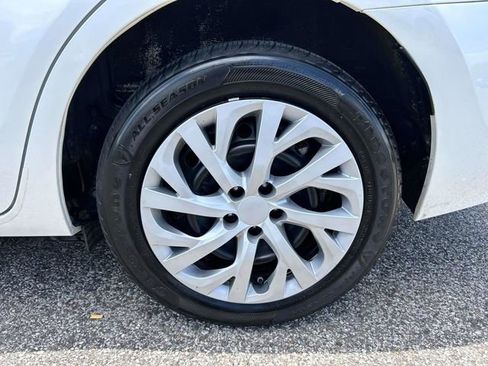 Used 2017 Toyota Corolla LE FWD image 7