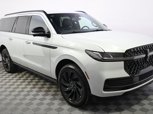 New 2025 Lincoln Navigator L Reserve w/ Jet Appearance Package image 8