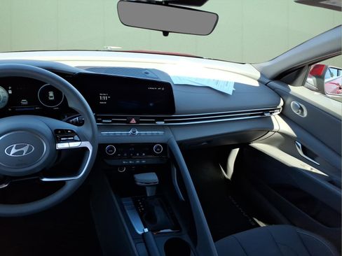 Used 2024 Hyundai Elantra SEL FWD image 19