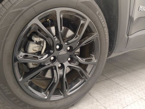 Used 2021 Jeep Renegade Latitude FWD image 31
