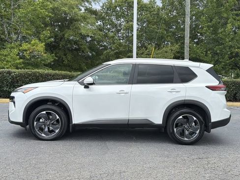 Used 2024 Nissan Rogue SV w/ SV Premium Package FWD image 2