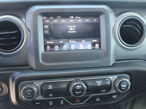 Used 2022 Jeep Gladiator Willys image 19