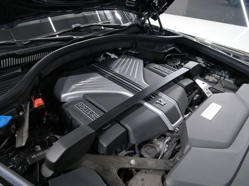 Used 2025 Rolls-Royce Cullinan image 61