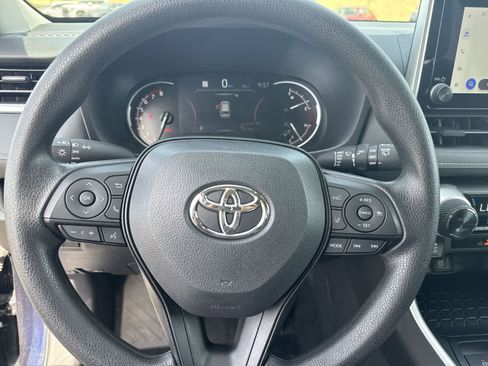 Used 2025 Toyota RAV4 XLE AWD/4WD image 27