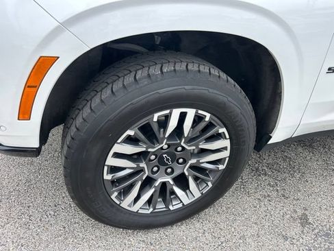 Used 2025 Chevrolet Suburban Z71 AWD/4WD image 10