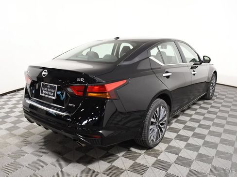 Used 2023 Nissan Altima 2.5 SV w/ SV Premium Package AWD/4WD image 6