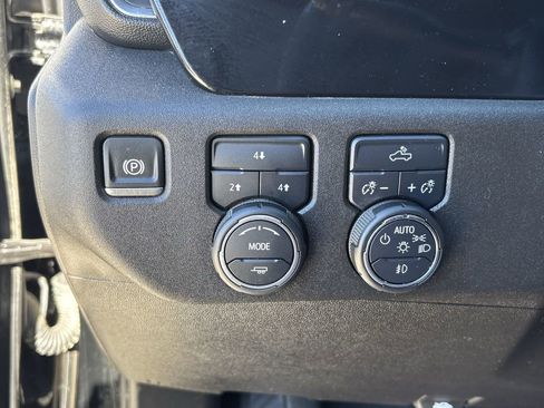 Used 2025 Chevrolet Silverado 2500 LT w/ Convenience Package image 21