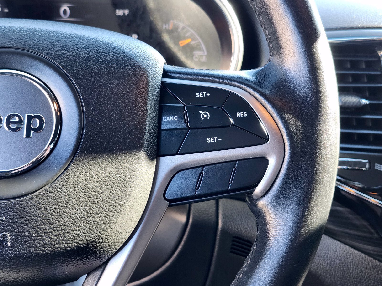 Used 2021 Jeep Grand Cherokee Laredo X AWD/4WD image 26