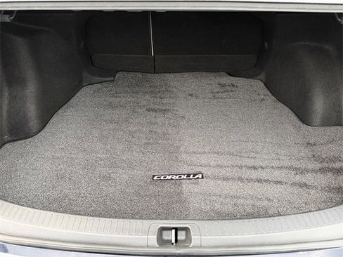 Used 2021 Toyota Corolla LE image 16