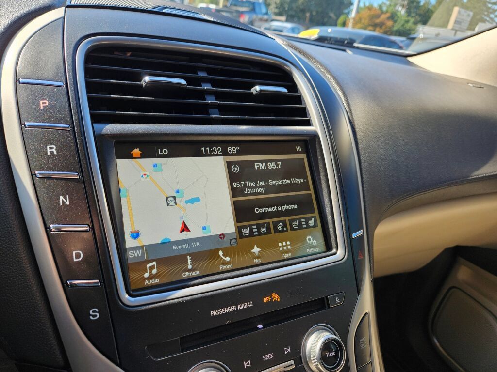 Used 2017 Lincoln MKX Reserve w/ Lincoln MKX Climate Package FWD image 23