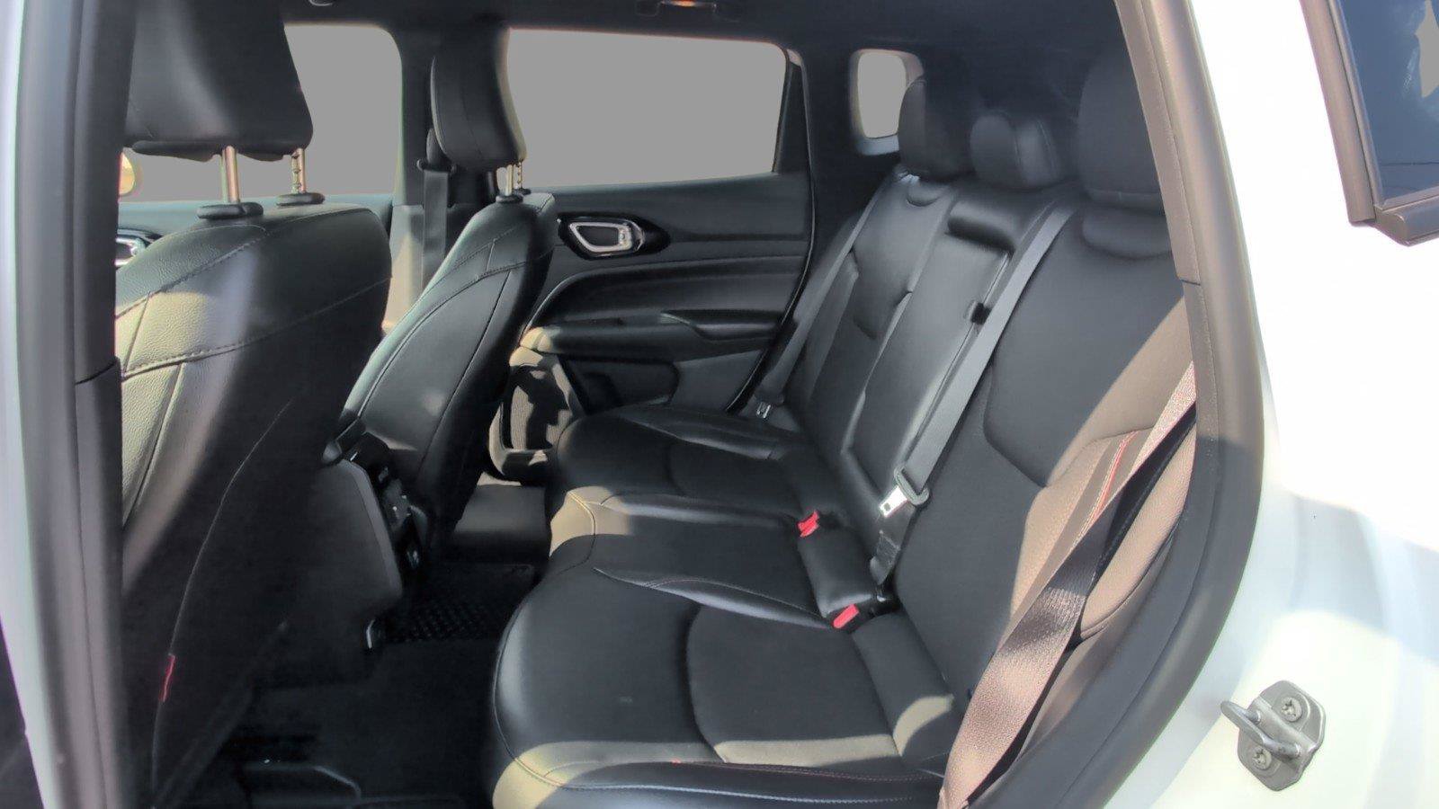 Used 2025 Jeep Compass Trailhawk AWD/4WD image 35