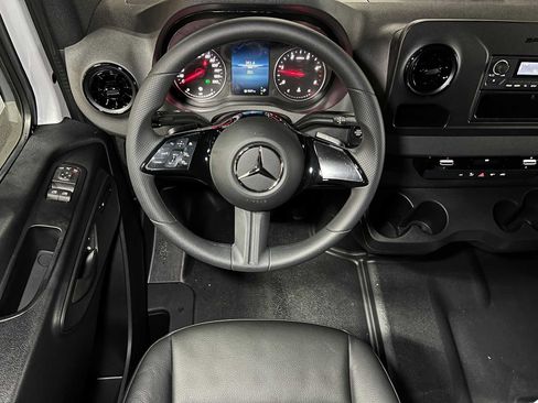 Used 2025 Mercedes-Benz Sprinter 2500 image 34