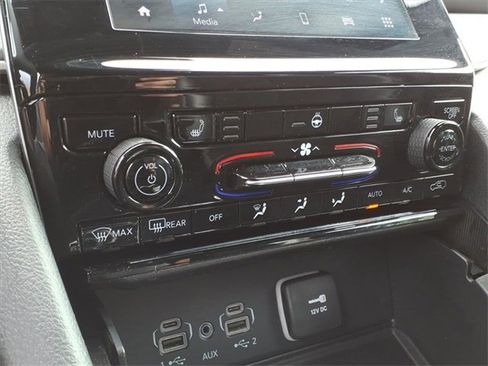 Used 2024 Jeep Grand Cherokee L Laredo image 18