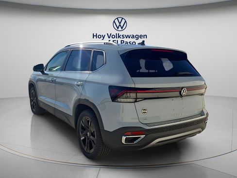 New 2026 Volkswagen Taos SE image 4