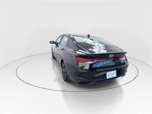 Used 2023 Hyundai Elantra SEL image 6