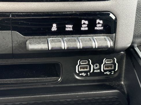 Used 2022 RAM 1500 Big Horn AWD/4WD image 29
