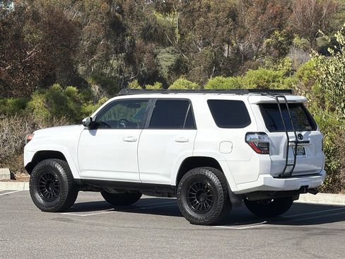 Used 2018 Toyota 4Runner SR5 RWD image 4