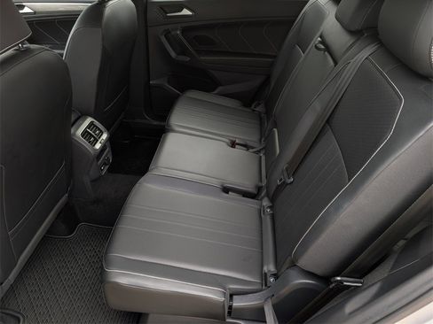Used 2022 Volkswagen Tiguan SE R-Line image 31