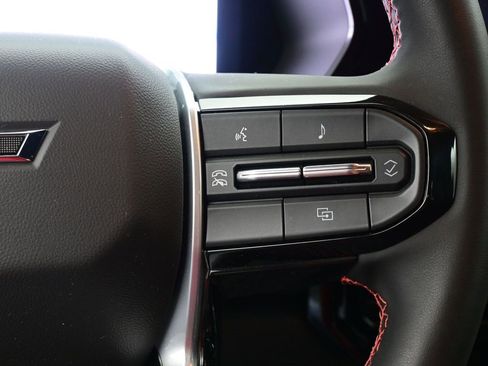 Used 2025 Chevrolet Colorado Z71 w/ Midnight Edition image 2