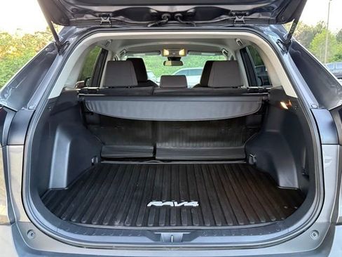 Used 2021 Toyota RAV4 LE image 29