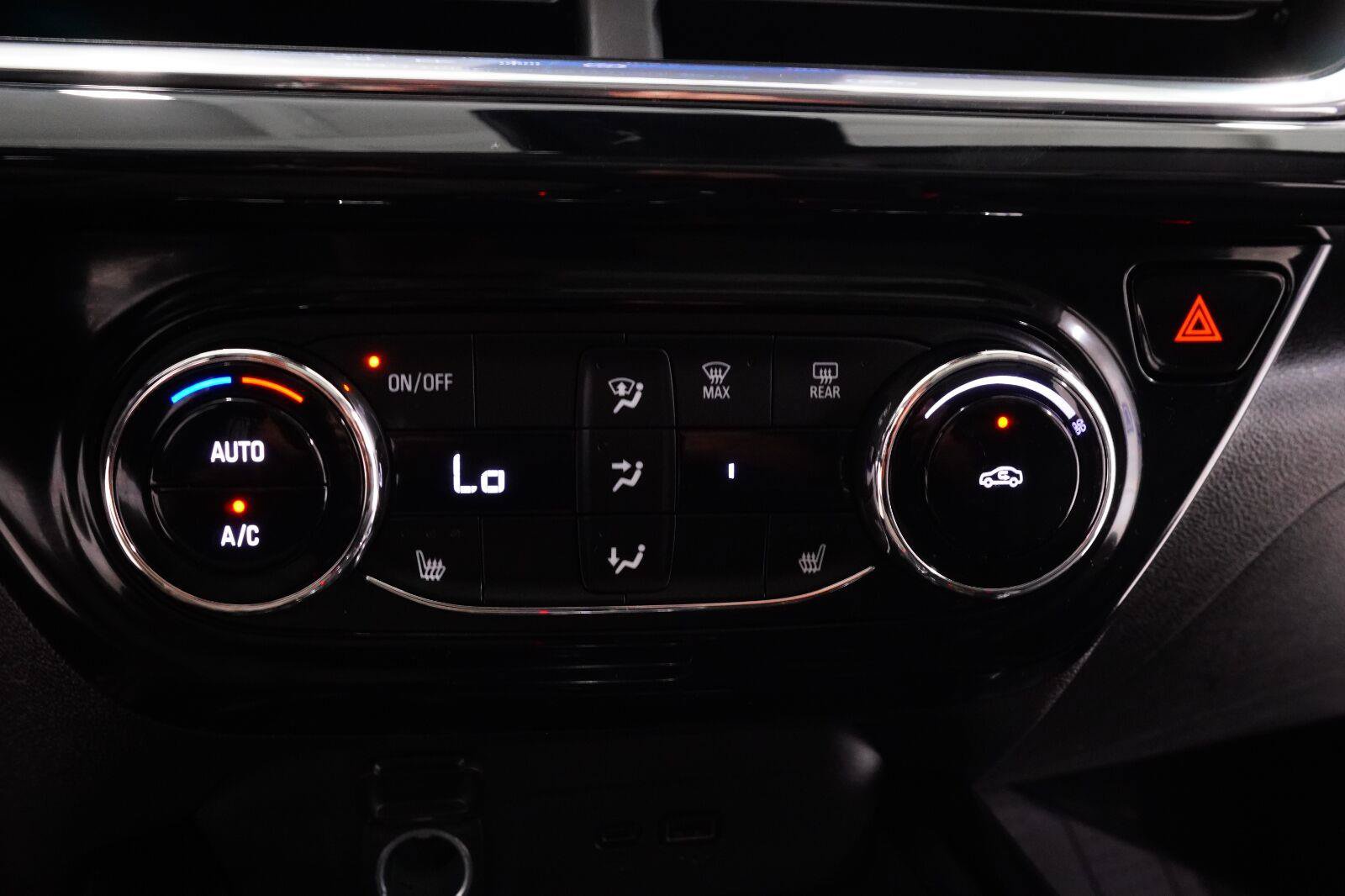 Used 2025 Chevrolet Trax ACTIV w/ Sunroof Package FWD image 17